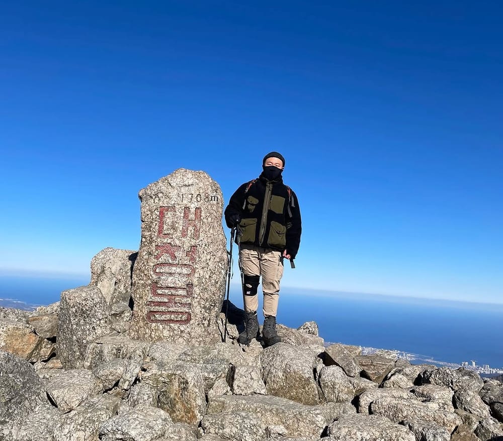 설악산 대청봉(1,708m) 정상에 선 운영자 슈퍼벨